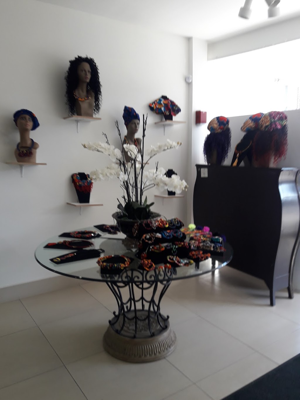 Chiggys Touch Hair Boutique | 2051 Weston Rd, York, ON M9N 1X7, Canada | Phone: (416) 619-5477
