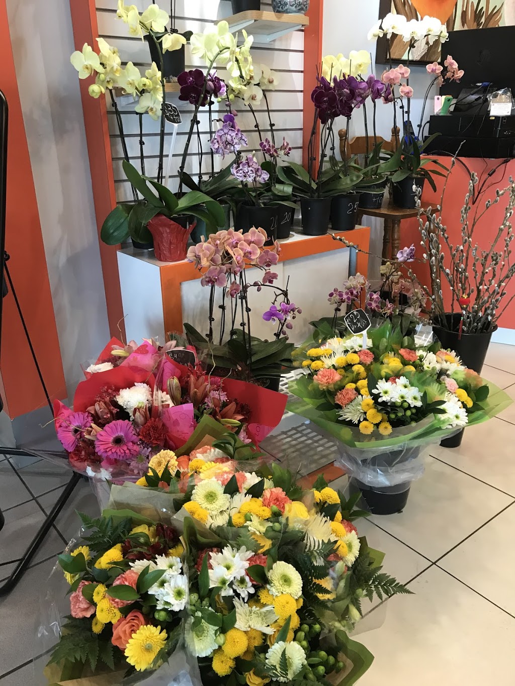 Friends Flowers | 32900 S Fraser Way #183, Abbotsford, BC V2S 5A1, Canada | Phone: (604) 859-4331