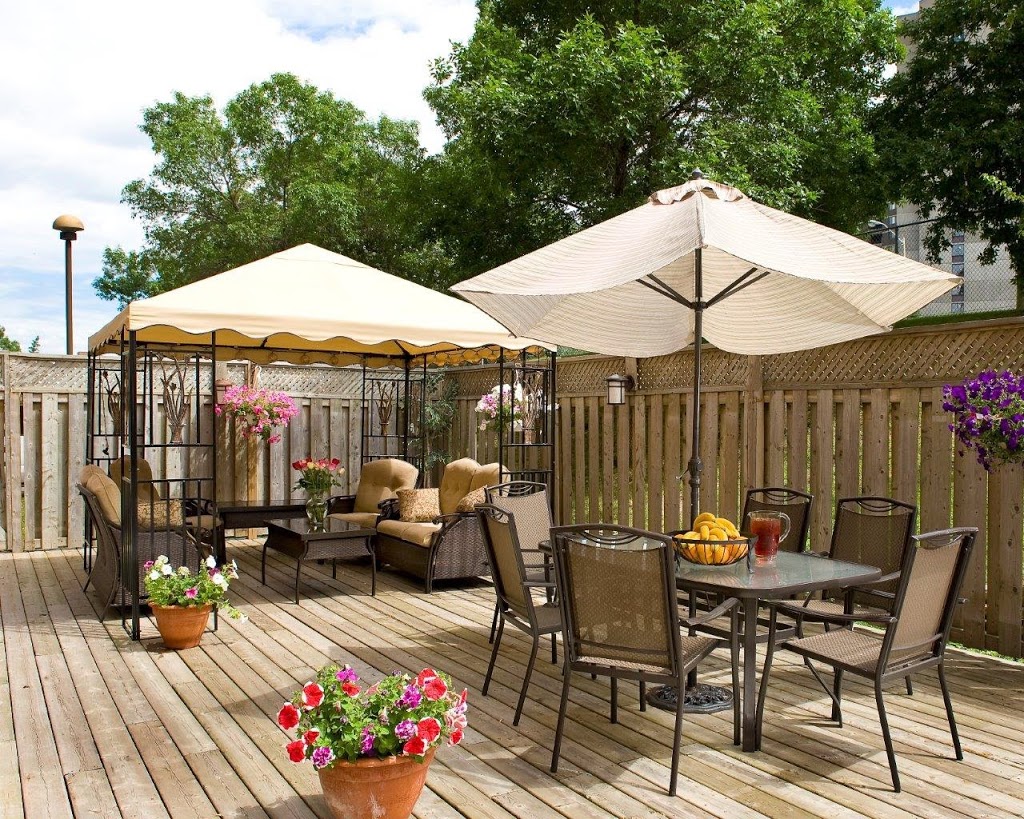 The Redwoods | 2604 Draper Ave, Ottawa, ON K2H 9B1, Canada | Phone: (613) 828-8540