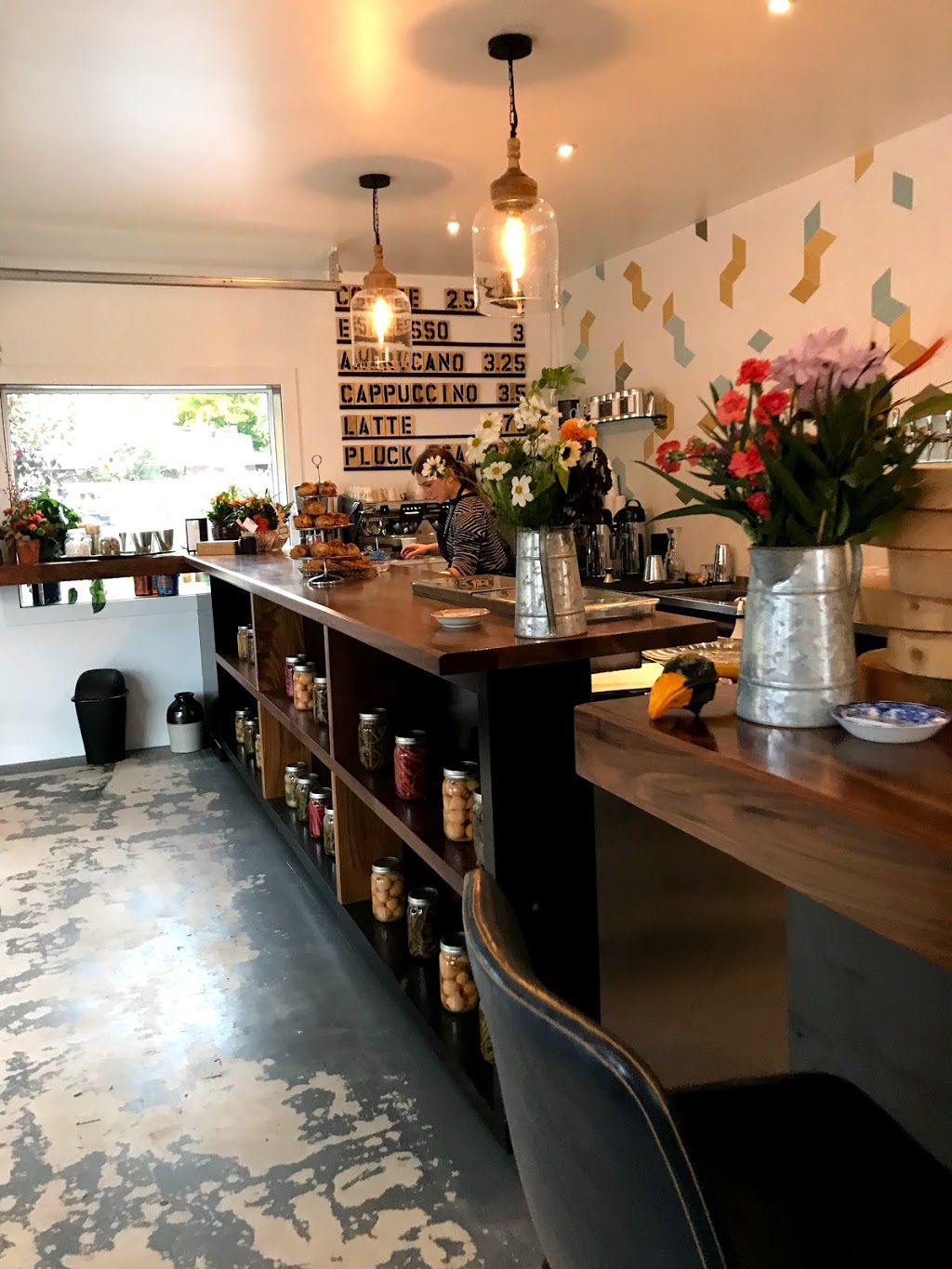 Bloomfield Public House Market | 257 Bloomfield Main St, Bloomfield, ON K0K 1G0, Canada | Phone: (613) 393-9292