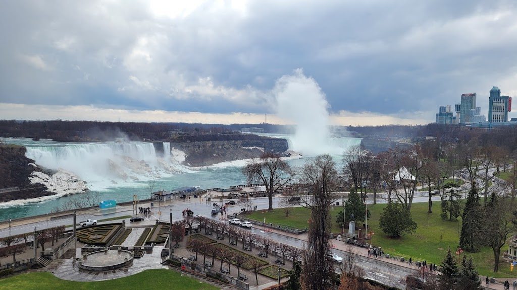 Starbucks | 5875 Falls Ave, Niagara Falls, ON L2G 3K7, Canada | Phone: (905) 374-4444