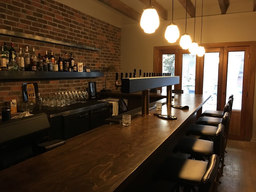 Les assoiffés - BISTRO | 20 Rue du Prince Arthur, Saint-Lambert, QC J4P 1X2, Canada | Phone: (450) 671-8901