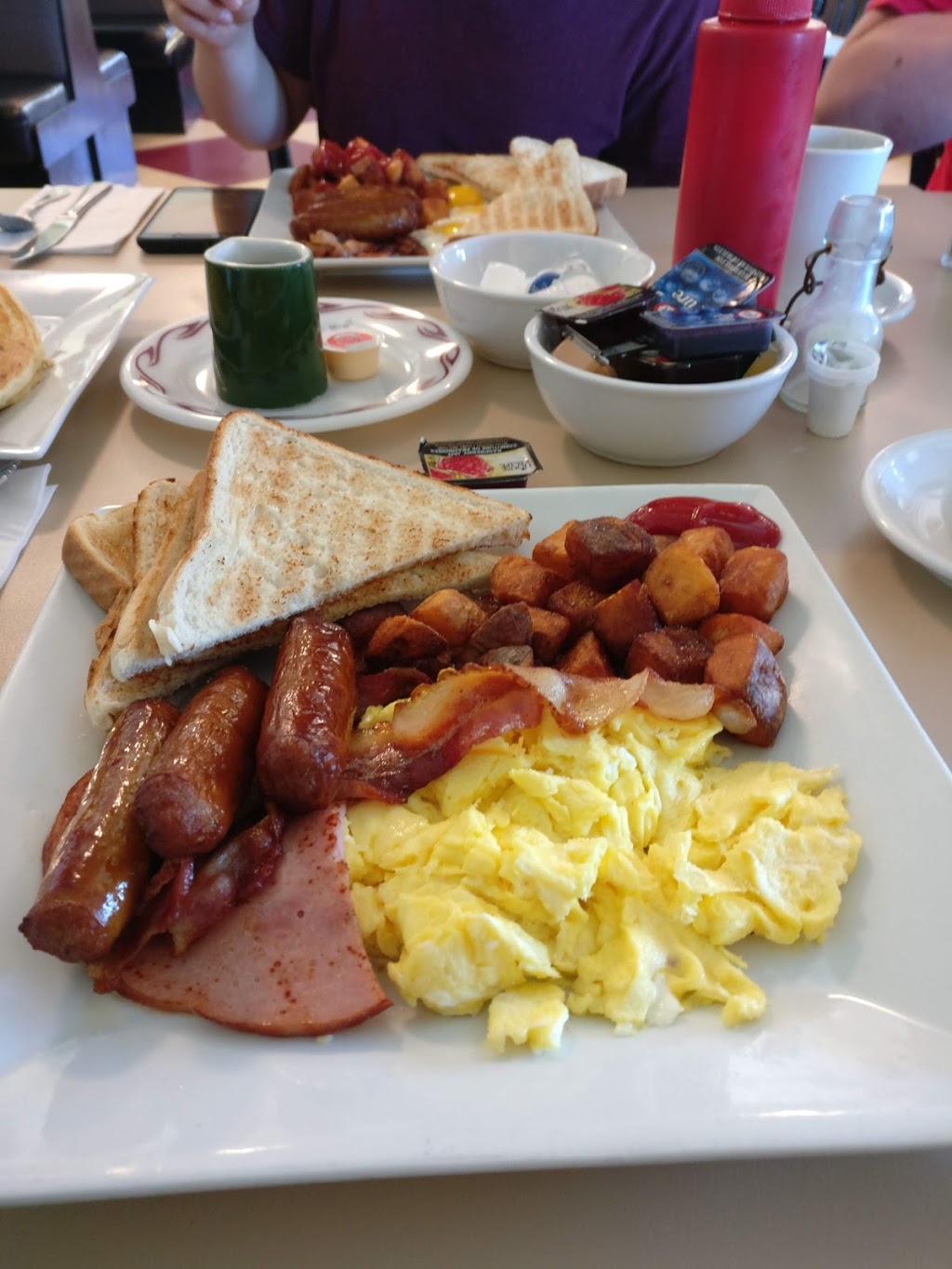 The Finer Diner | Canada, 9976 Peggys Cove Rd, Hacketts Cove, NS B3Z 3J3, Canada | Phone: (902) 821-3434