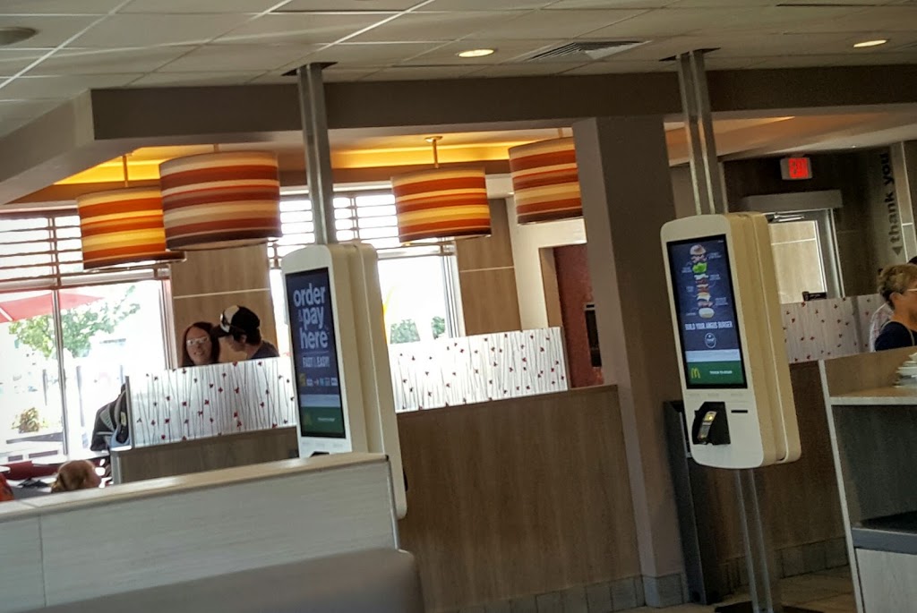McDonalds | 2040 Appleby Line, Burlington, ON L7L 6M6, Canada | Phone: (905) 336-6364