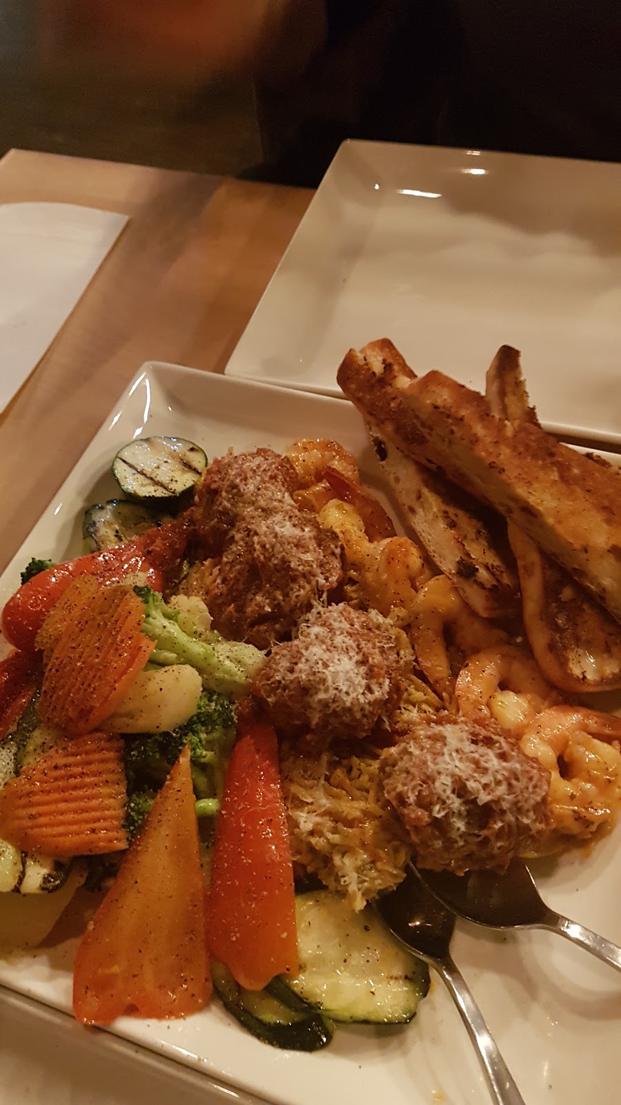 Raes Bistro + Lounge | 9-925 Headmaster Row, Winnipeg, MB R2G 4J4, Canada | Phone: (204) 229-0237