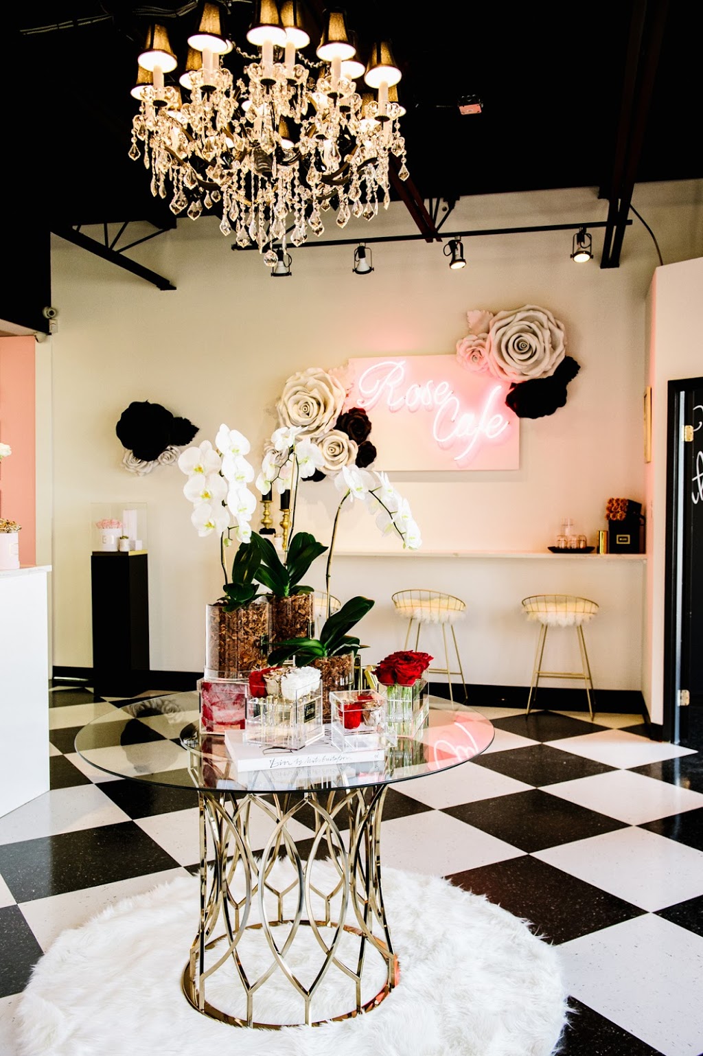 MFLEURS MTL | 9260 Boul Henri-Bourassa O, Saint-Laurent, QC H4S 1L5, Canada | Phone: (514) 334-7405