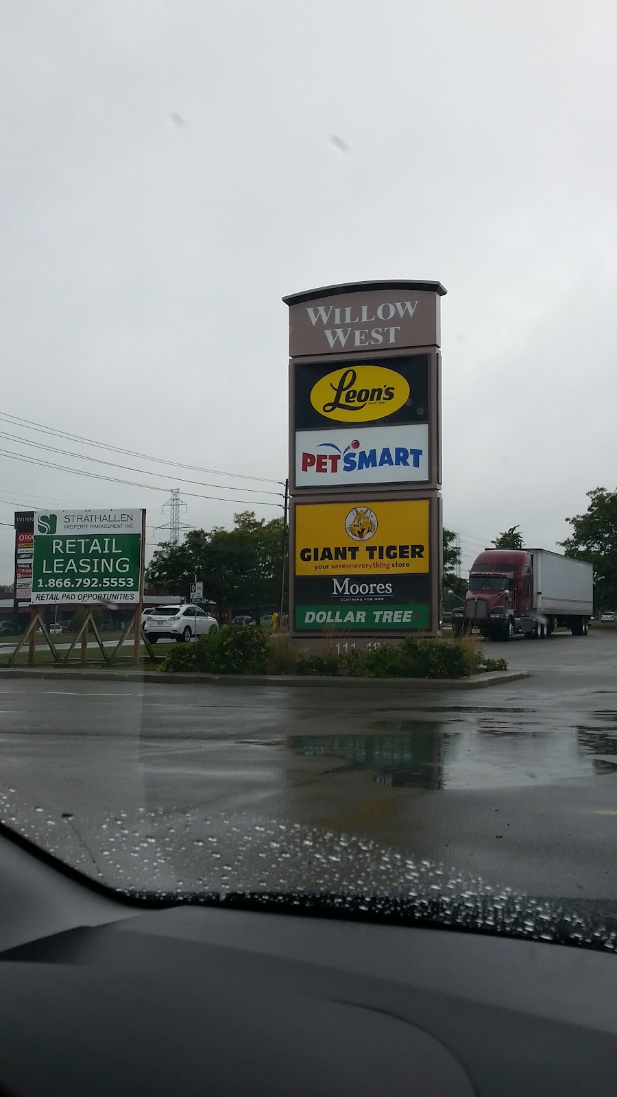 Willow West Mall | 183 Silvercreek Pkwy N, Guelph, ON N1H 3T2, Canada | Phone: (519) 821-4310