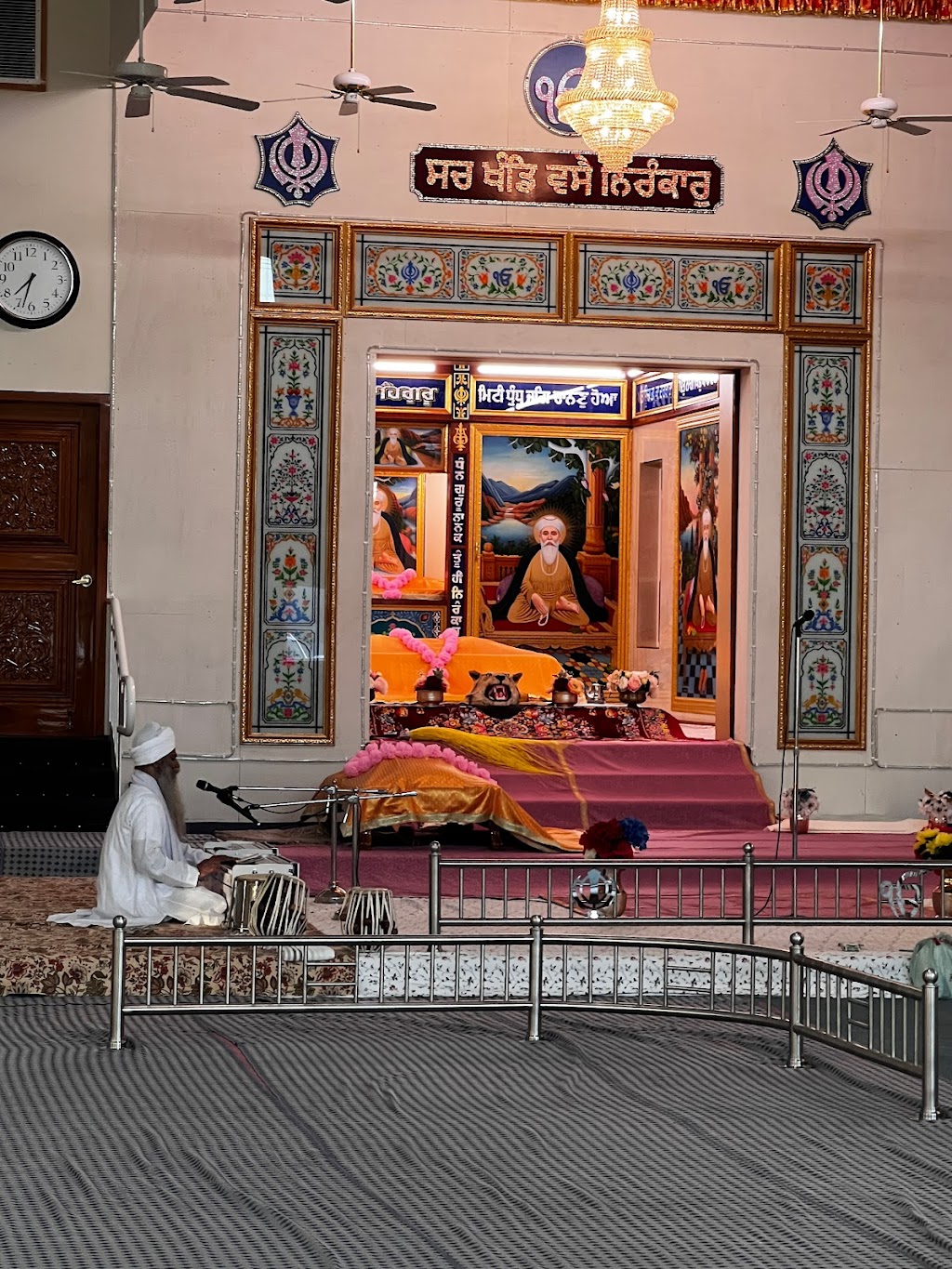 Gurdwara Nanaksar | 255 St David Rd, Winnipeg, MB R2M 3J9, Canada | Phone: (204) 255-7503