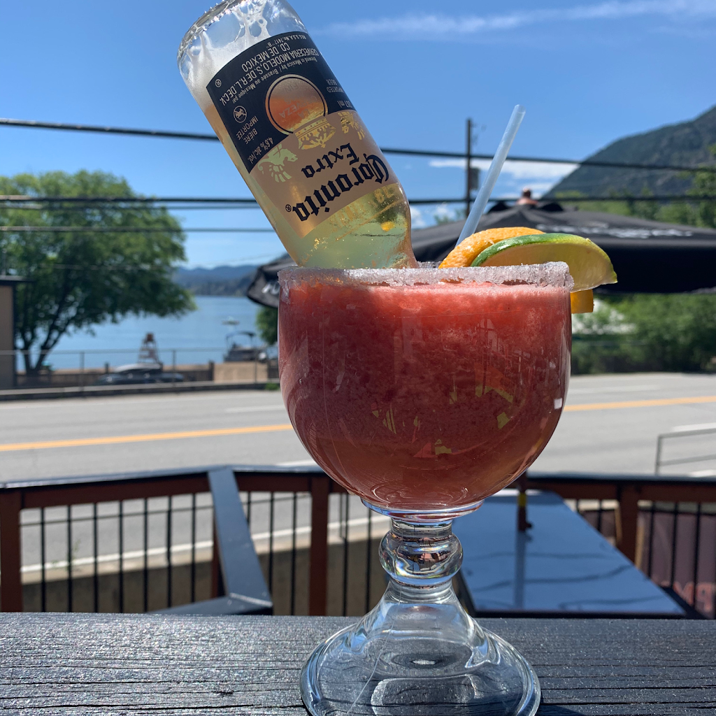 Barefoot Bar and Grill | 4145 Skaha Lake Rd, Penticton, BC V2A 6J7, Canada | Phone: (778) 476-4020