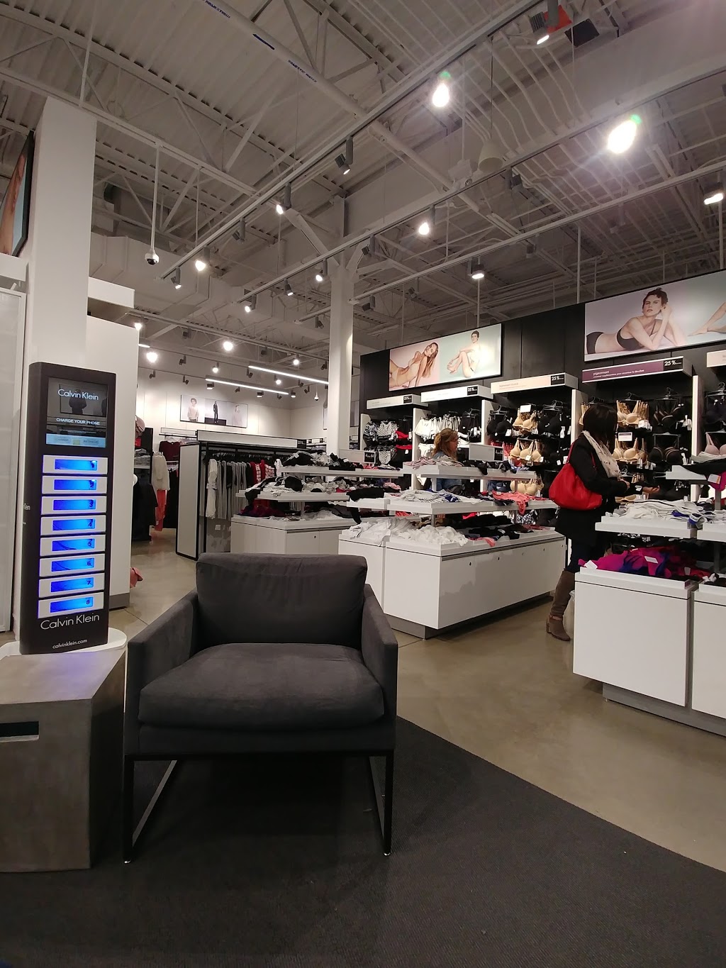 Calvin Klein Outlet | 19001 Chemin Notre Dame Suite #421, Mirabel, QC J7J 0R6, Canada | Phone: (450) 420-3897