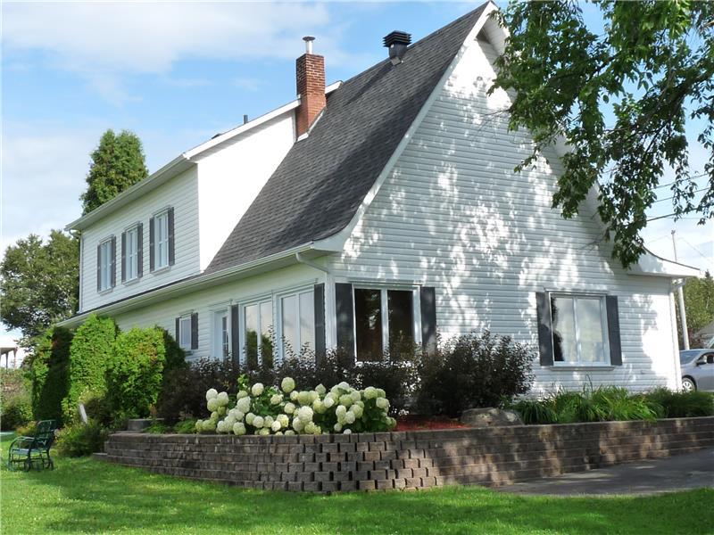 La Vieille Maison de Xavier | 3325 Rue Scott O, Alma, QC G8B 5V2, Canada | Phone: (581) 989-8287