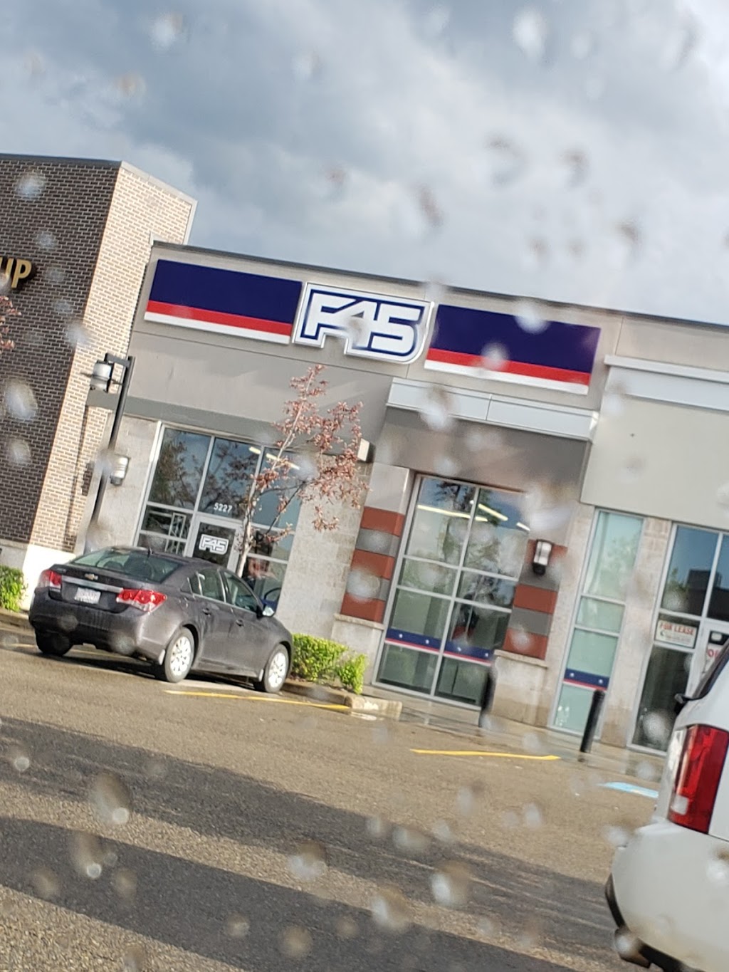F45 Training Hollick-Kenyon | 5227 167 Ave NW, Edmonton, AB T5Y 0L2, Canada | Phone: (780) 868-4558