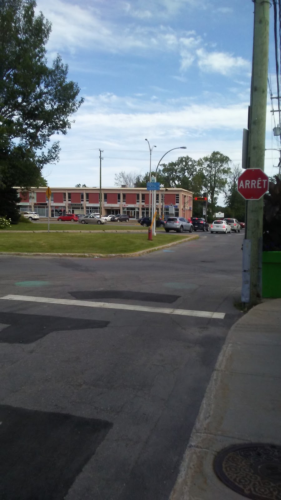 Place Dumont | Boulevard Harwood, Vaudreuil-Dorion, QC J7V 1Y1, Canada | Phone: (450) 455-3371