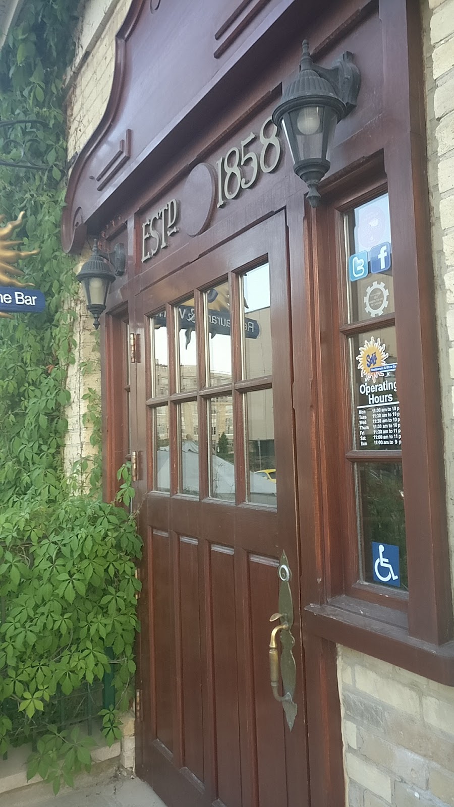 Solé Restaurant and Wine Bar | 83 Erb St W Building Two, Waterloo, ON N2L 6C2, Canada | Phone: (519) 747-5622