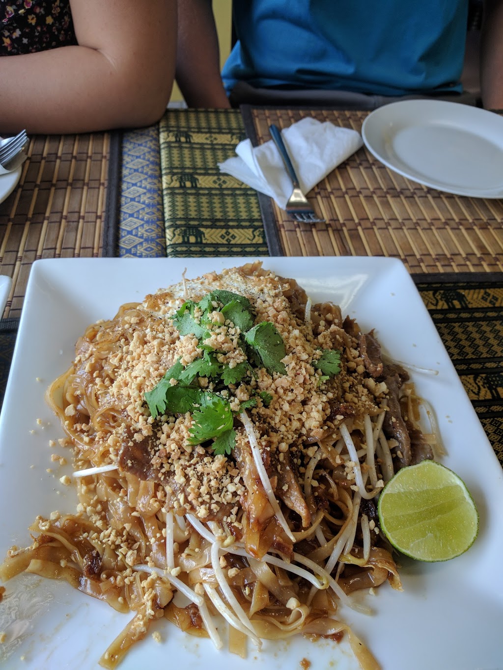 Malinees Thai House | 300 Taunton Rd E, Oshawa, ON L1H 7K4, Canada | Phone: (905) 240-4699