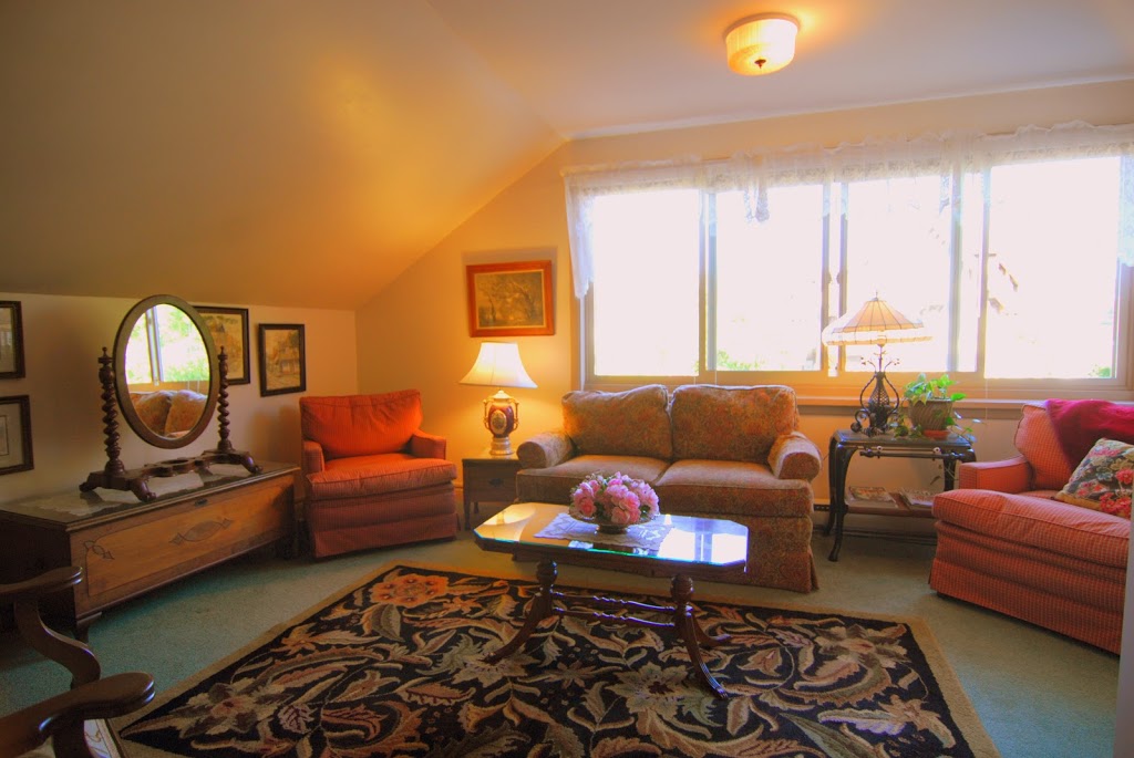Trutch Manor | 621 Trutch St, Victoria, BC V8V 4C3, Canada | Phone: (877) 900-8877