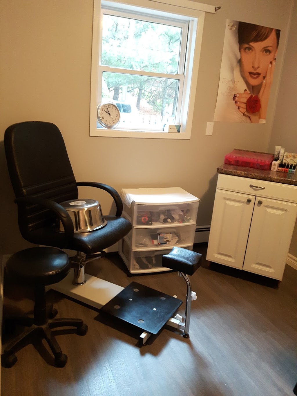 Trinas Nails & Waxing Services | 14 Pig Loop Rd, Chester, NS B0J 1J0, Canada | Phone: (902) 273-3311