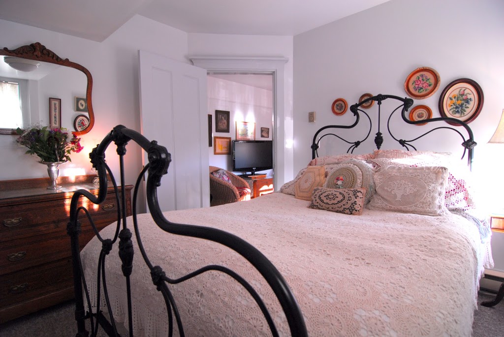 Trutch Manor | 621 Trutch St, Victoria, BC V8V 4C3, Canada | Phone: (877) 900-8877