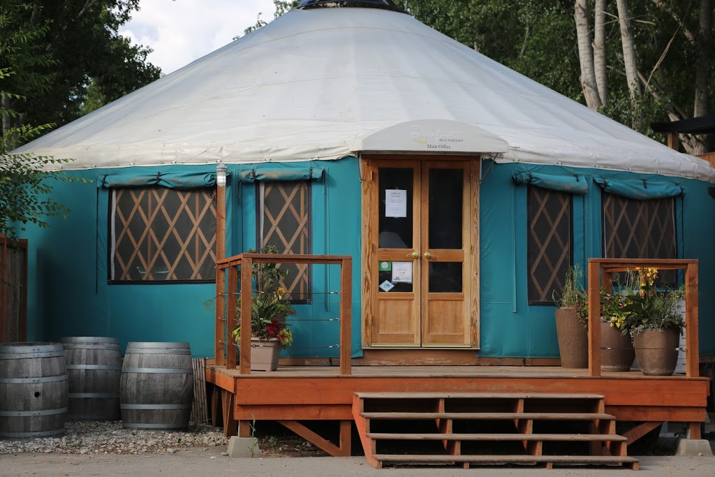 Barefoot Beach Resort | 4145 Skaha Lake Rd, Penticton, BC V2A 6J7, Canada | Phone: (236) 422-3668