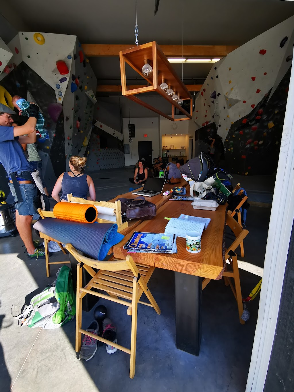 The Hangar Climbing Lounge | Bouldering Gym | 5824 Sechelt Inlet Rd, Sechelt, BC V0N 3A3, Canada | Phone: (604) 741-7221