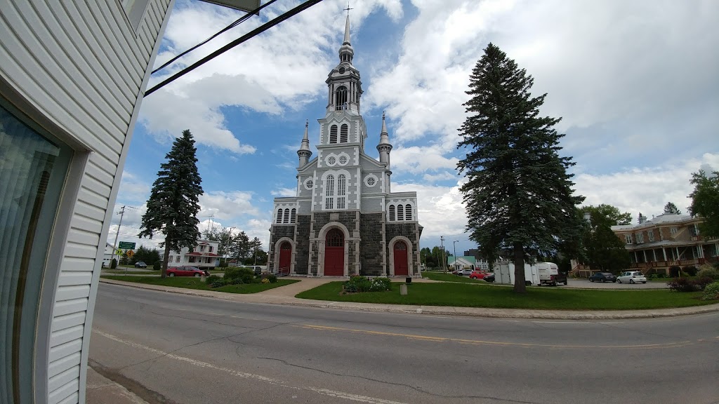 Presbytère St-Basile | 2 Place de lÉglise, Saint-Basile, QC G0A, Canada | Phone: (418) 329-2835