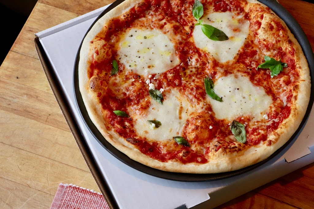 dez pizza | 2086 Boul Sir-Wilfrid-Laurier, Saint-Bruno-de-Montarville, QC J3V 4P6, Canada | Phone: (450) 441-3399