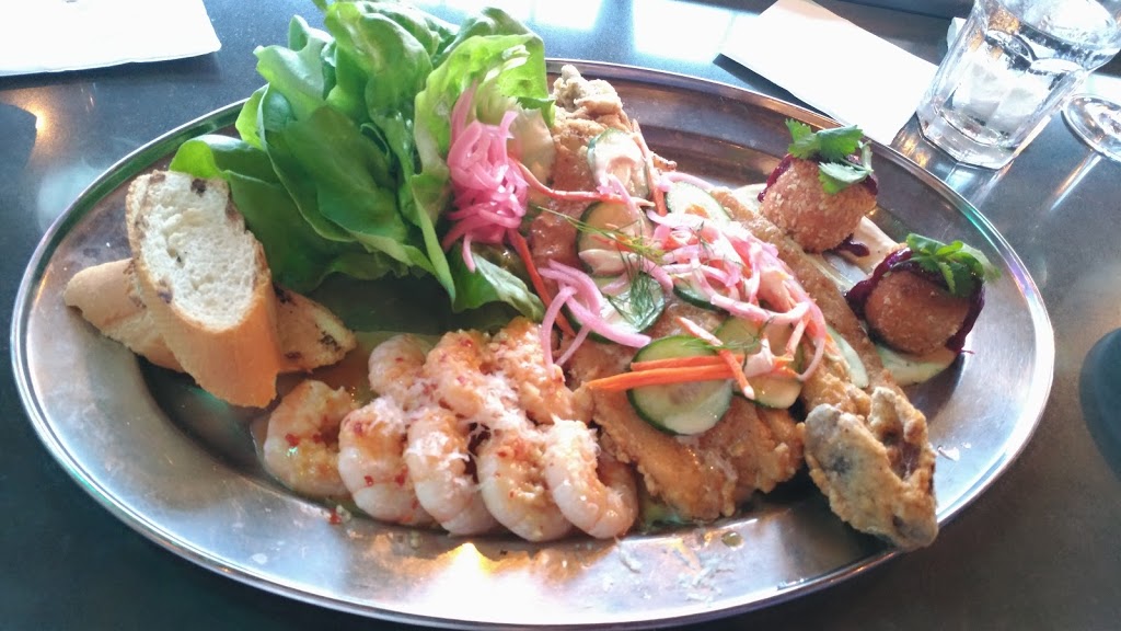 Smittys Oyster House | 643 School Rd, Gibsons, BC V0N 1V0, Canada | Phone: (604) 886-4665