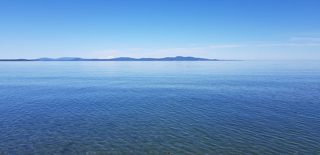 Maycock Point Beach Access | 1018 Fenn Ave, Victoria, BC V8Y 2N1, Canada