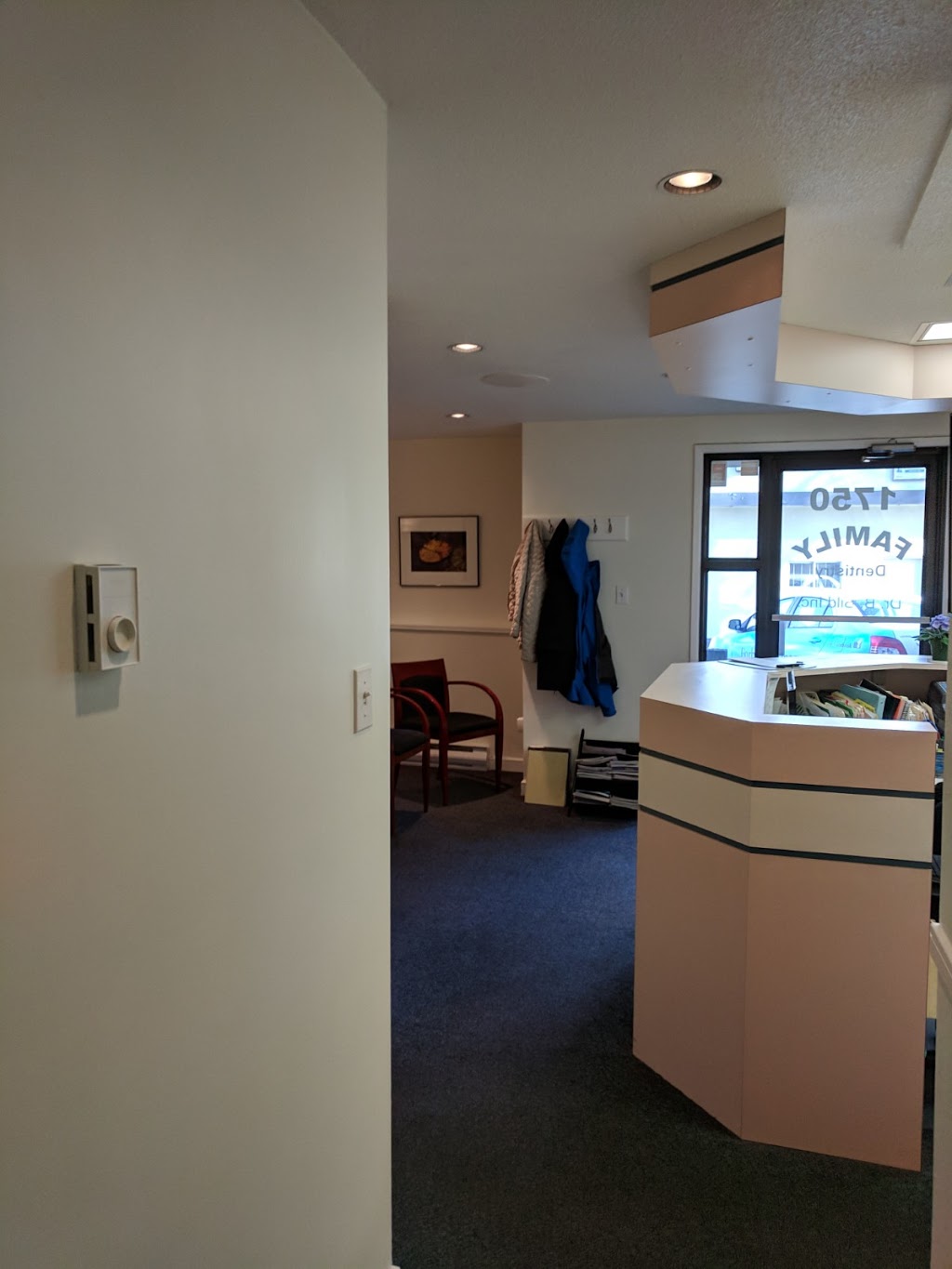 Bild Bernard Dr | 1750 Richmond Ave, Victoria, BC V8R 4P8, Canada | Phone: (250) 595-6125