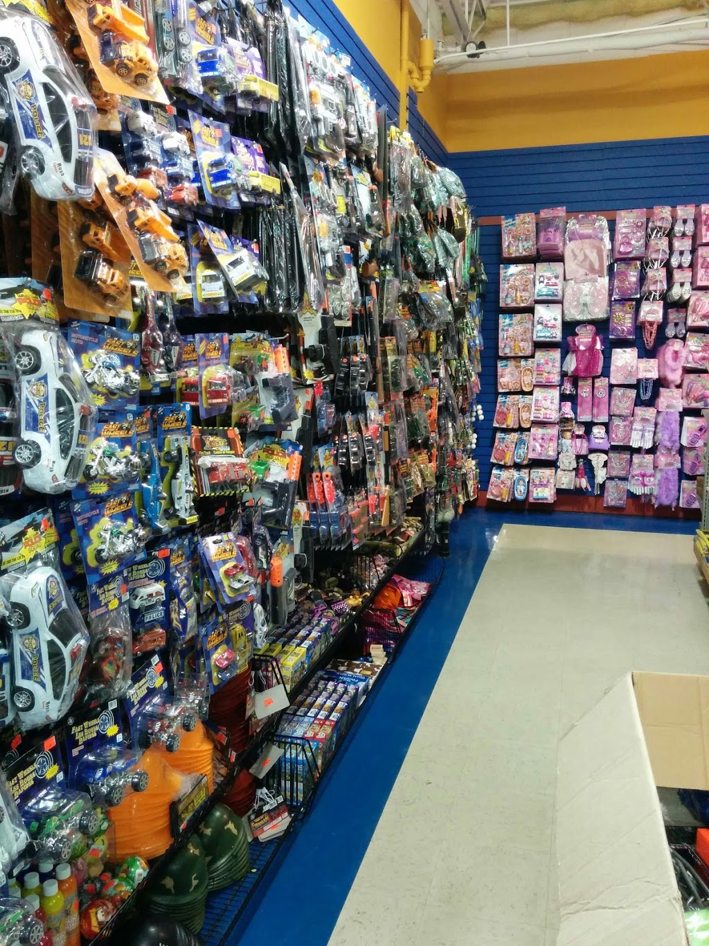 Dollar Choc | 83-3150 Boulevard de Tracy, Sorel-Tracy, QC J3R 5M7, Canada | Phone: (450) 746-4757