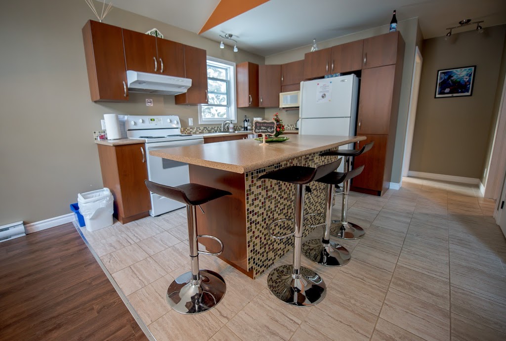Au Hameau Vert | 33 Chemin du Hameau, Petite-Rivière-Saint-François, QC G0A 2L0, Canada | Phone: (438) 765-0958