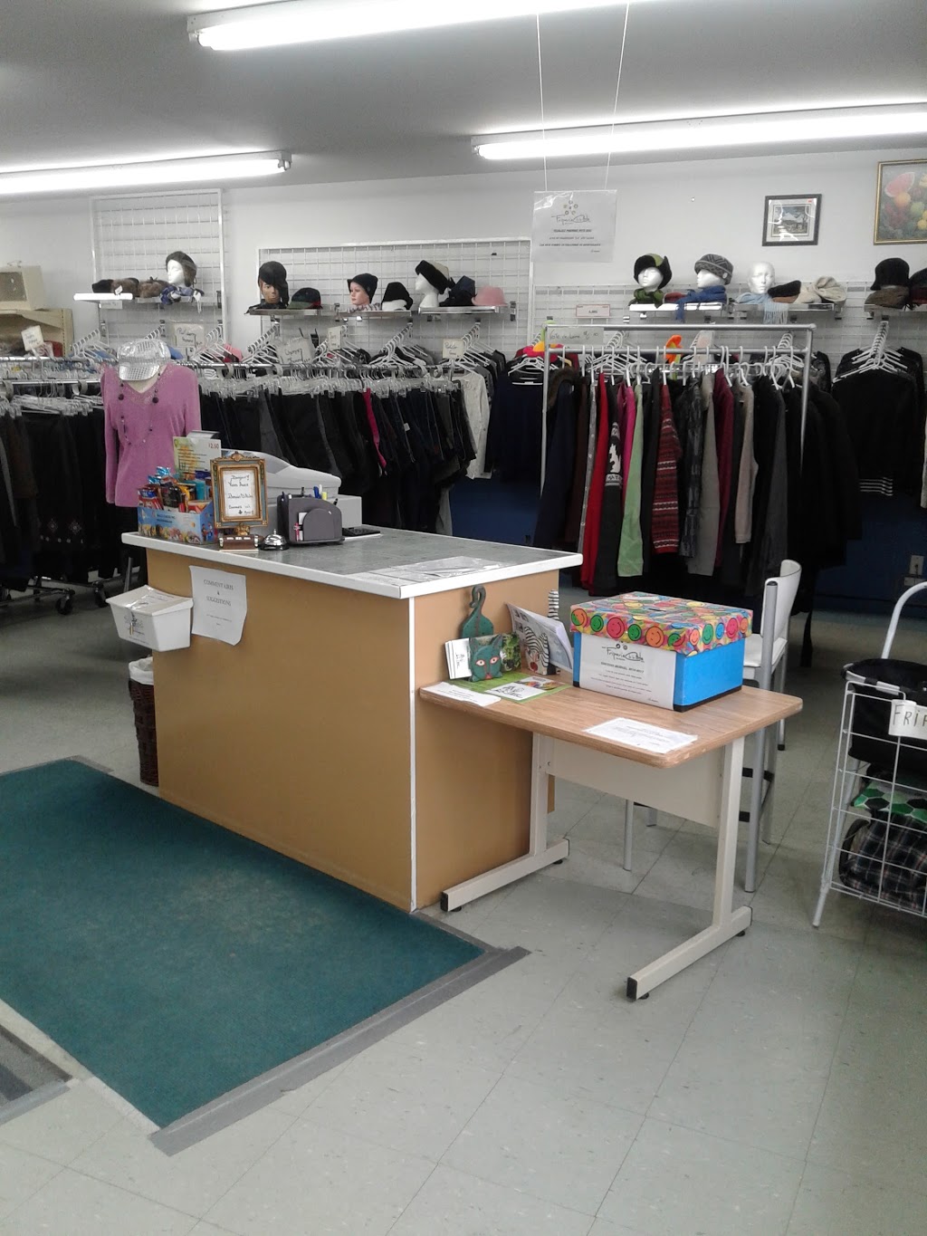 Friperie De La Cote Inc | 11186 Ave Royale, Beaupré, QC G0A 1E0, Canada | Phone: (418) 702-0732