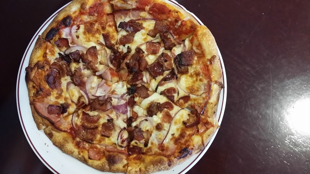 Da Bologna Restaurant Pizzeria | 5185 Rue de Charleroi, Montréal-Nord, QC H1G 3A2, Canada | Phone: (514) 321-8361