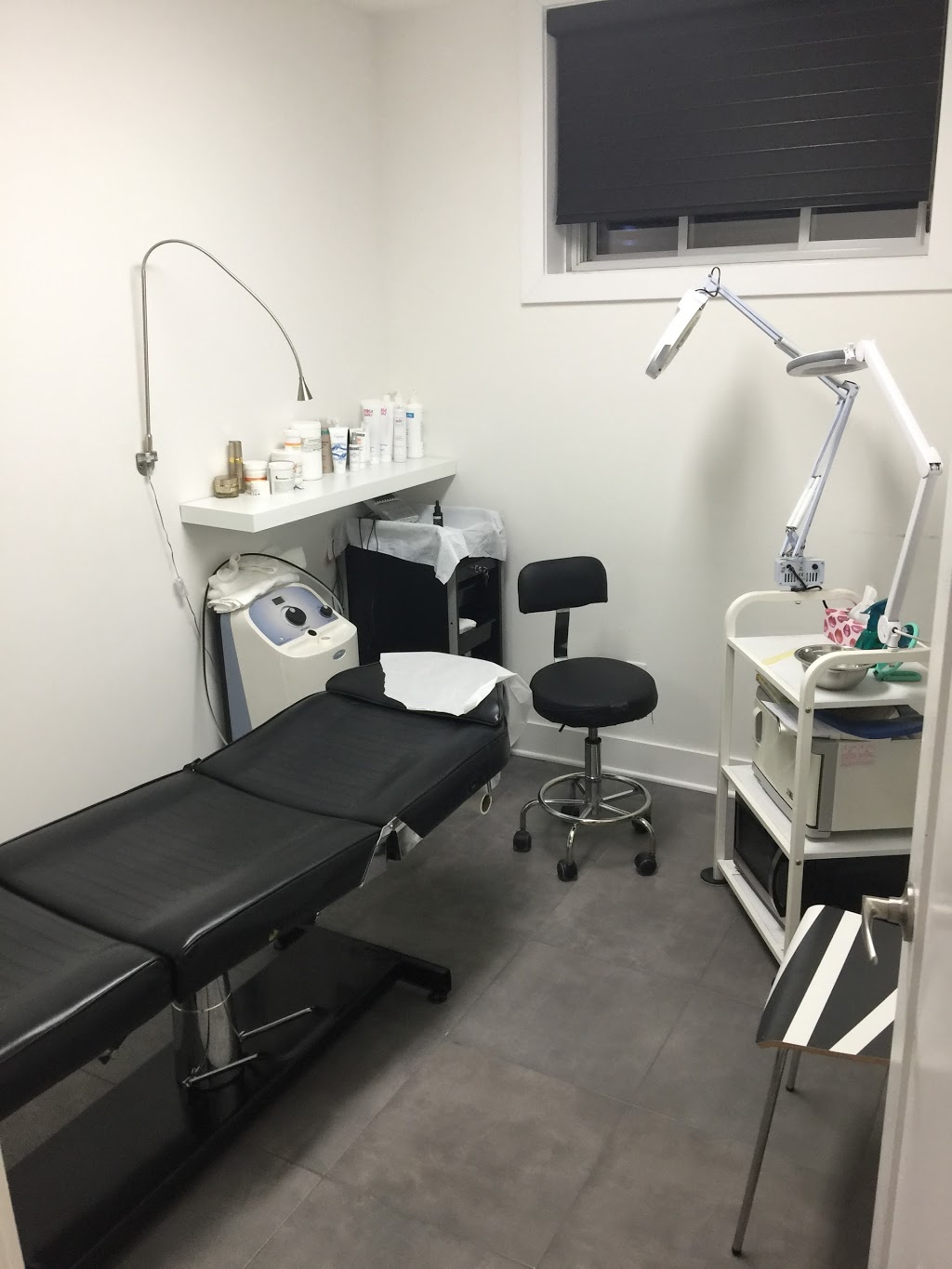 Imaans Studio | 284 Windermere Ct W, London, ON N6G 4J5, Canada | Phone: (519) 471-3815
