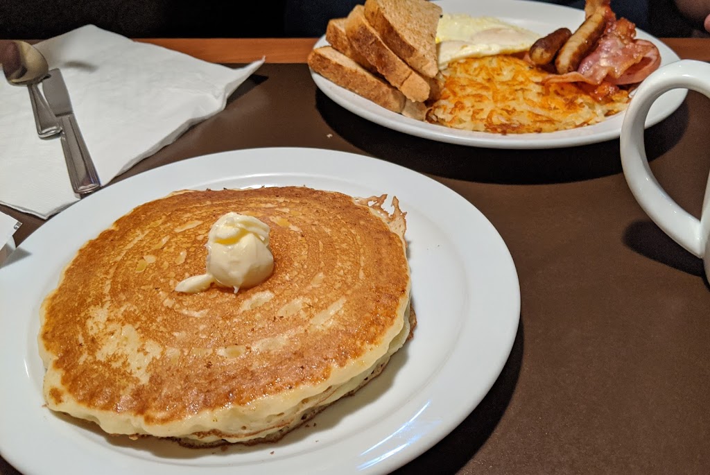 Dennys | 1891 Fraser Dr, Revelstoke, BC V0E 2S0, Canada | Phone: (250) 837-2034