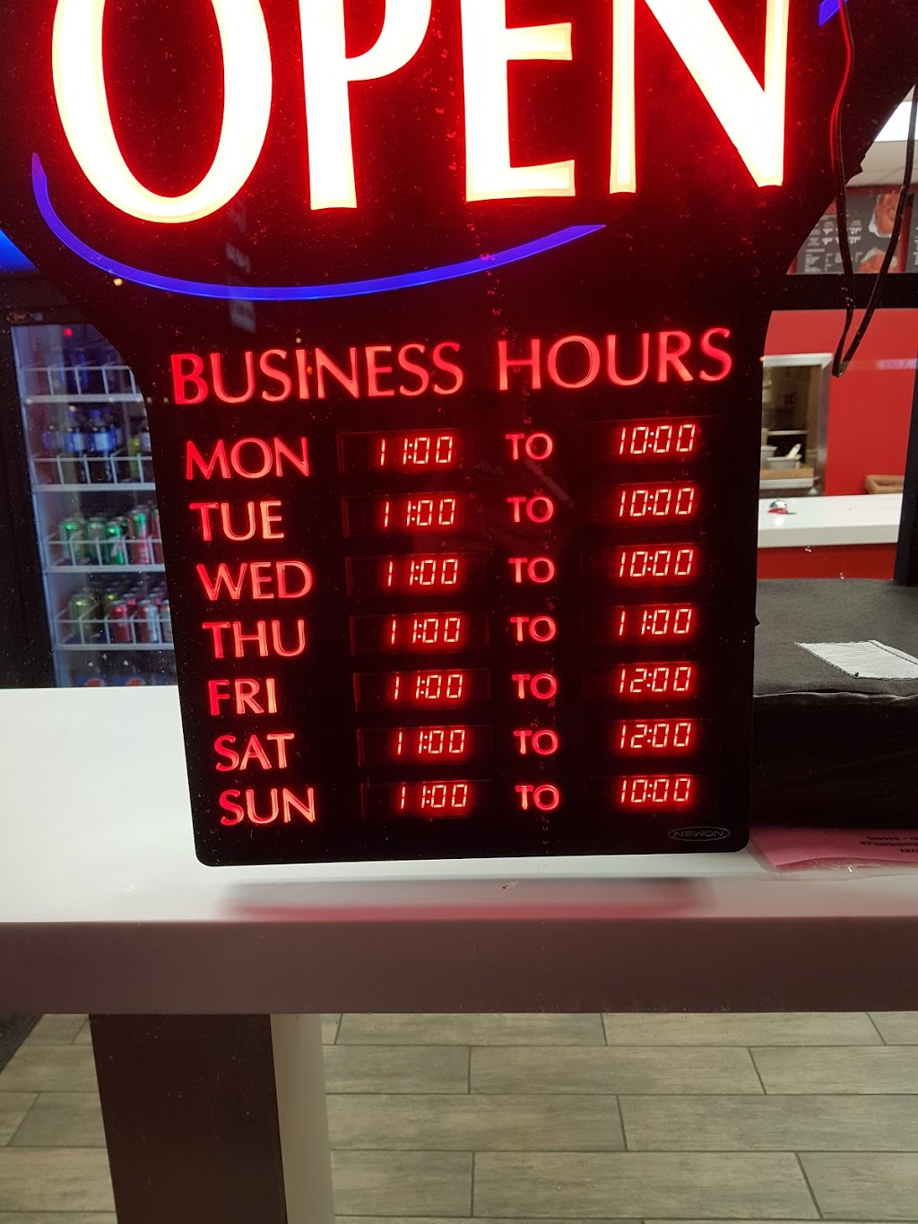 Pizza Hut | 215 King St E, Bowmanville, ON L1C 1P4, Canada | Phone: (905) 448-3446