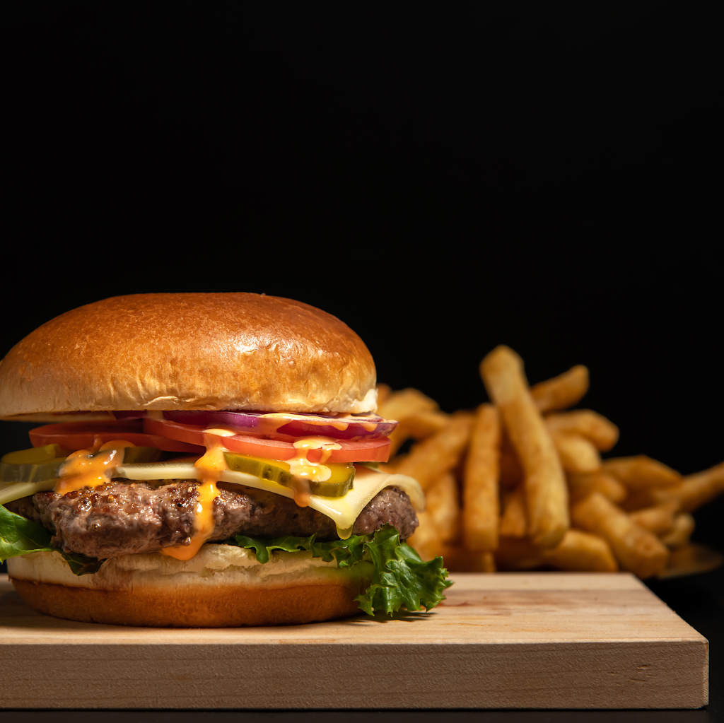 Royal Bistro | 384 Royal York Rd, Etobicoke, ON M8Y 2R3, Canada | Phone: (647) 351-7890