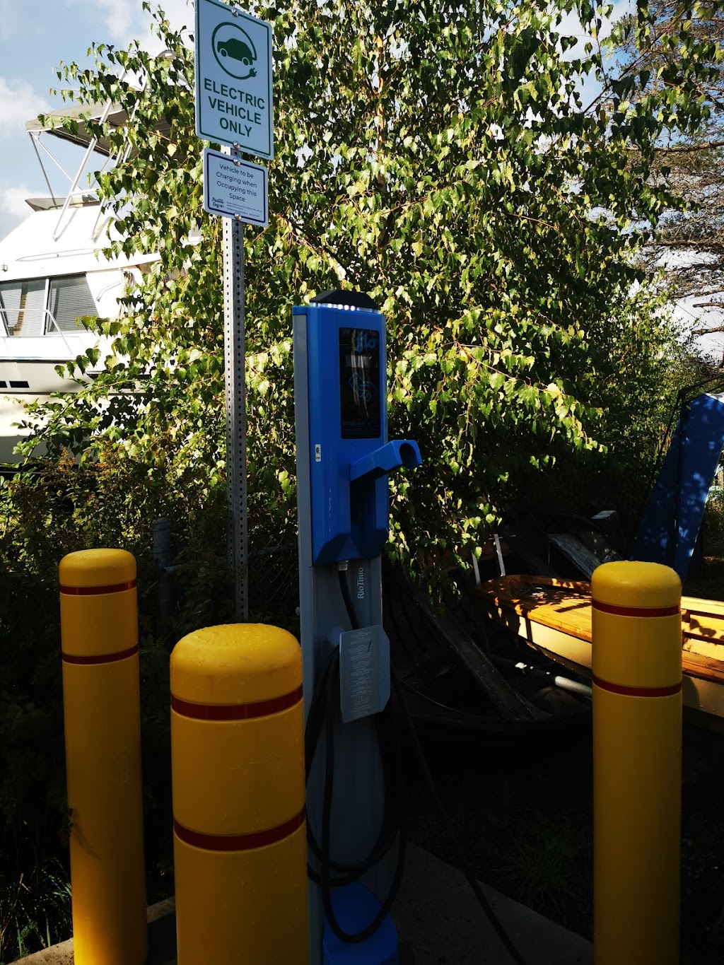 FLO Charging Station | 683 Main St, Mahone Bay, NS B0J 2E0, Canada | Phone: (844) 825-3356