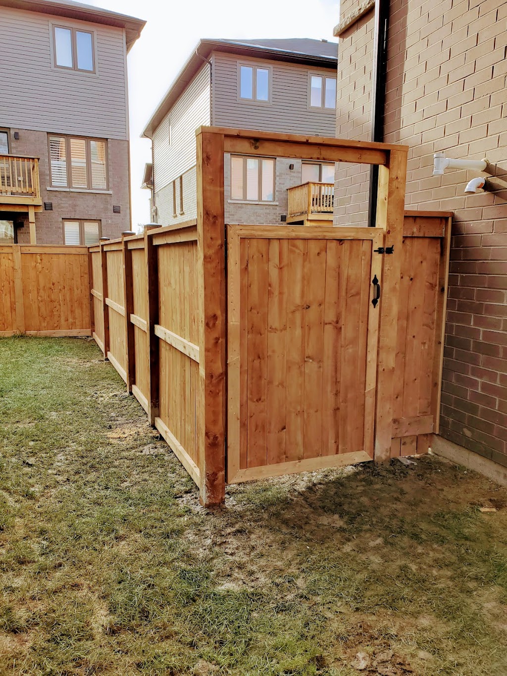 JC carpentry & fences | 46 Hazelton Ave, Hamilton, ON L9B 0E7, Canada | Phone: (905) 745-8740