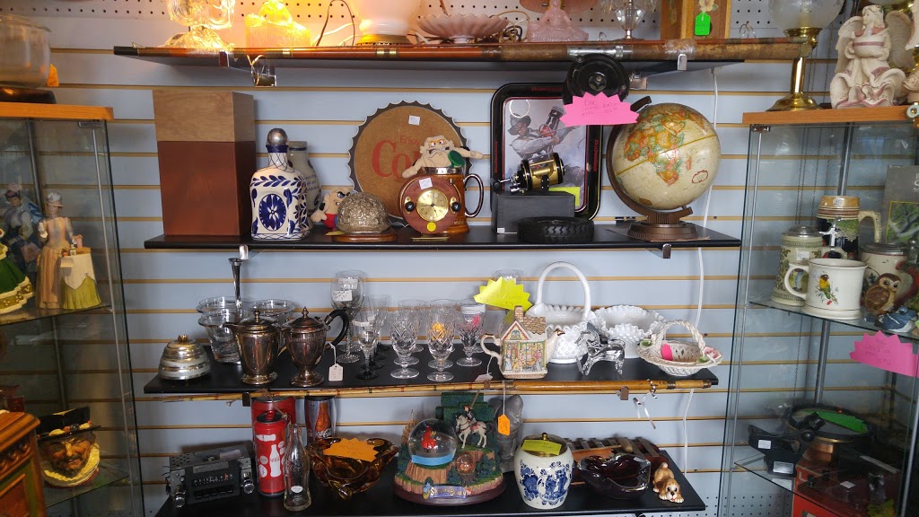 Inside Avenue Antiques | home goods store | 3419 8 St SE, Calgary, AB T2G 3A4, Canada | 4032871988 OR +1 403-287-1988
