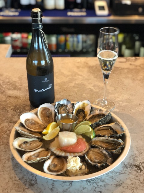 Perla Oyster Bar & Grill | 3901 Unit 101 Highway 7 West, Woodbridge, ON L4L 8L5, Canada | Phone: (289) 657-0909