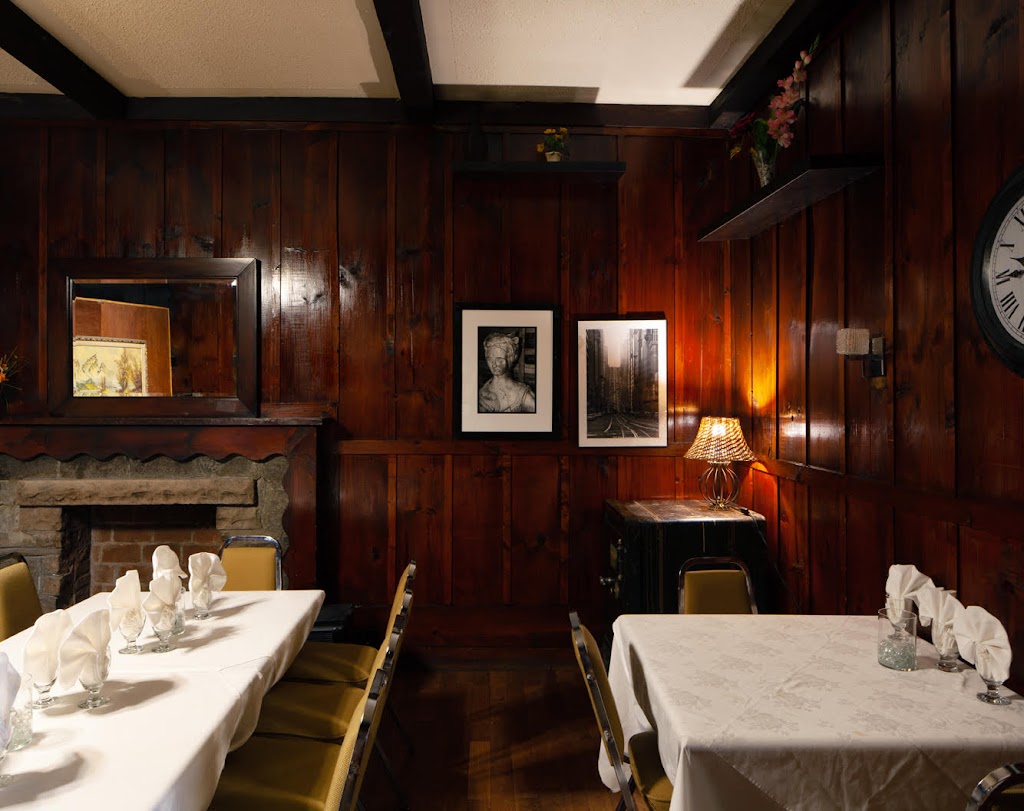 Pacific Hotel Wiarton | 624 Berford St, Wiarton, ON N0H 2T0, Canada | Phone: (519) 534-1370
