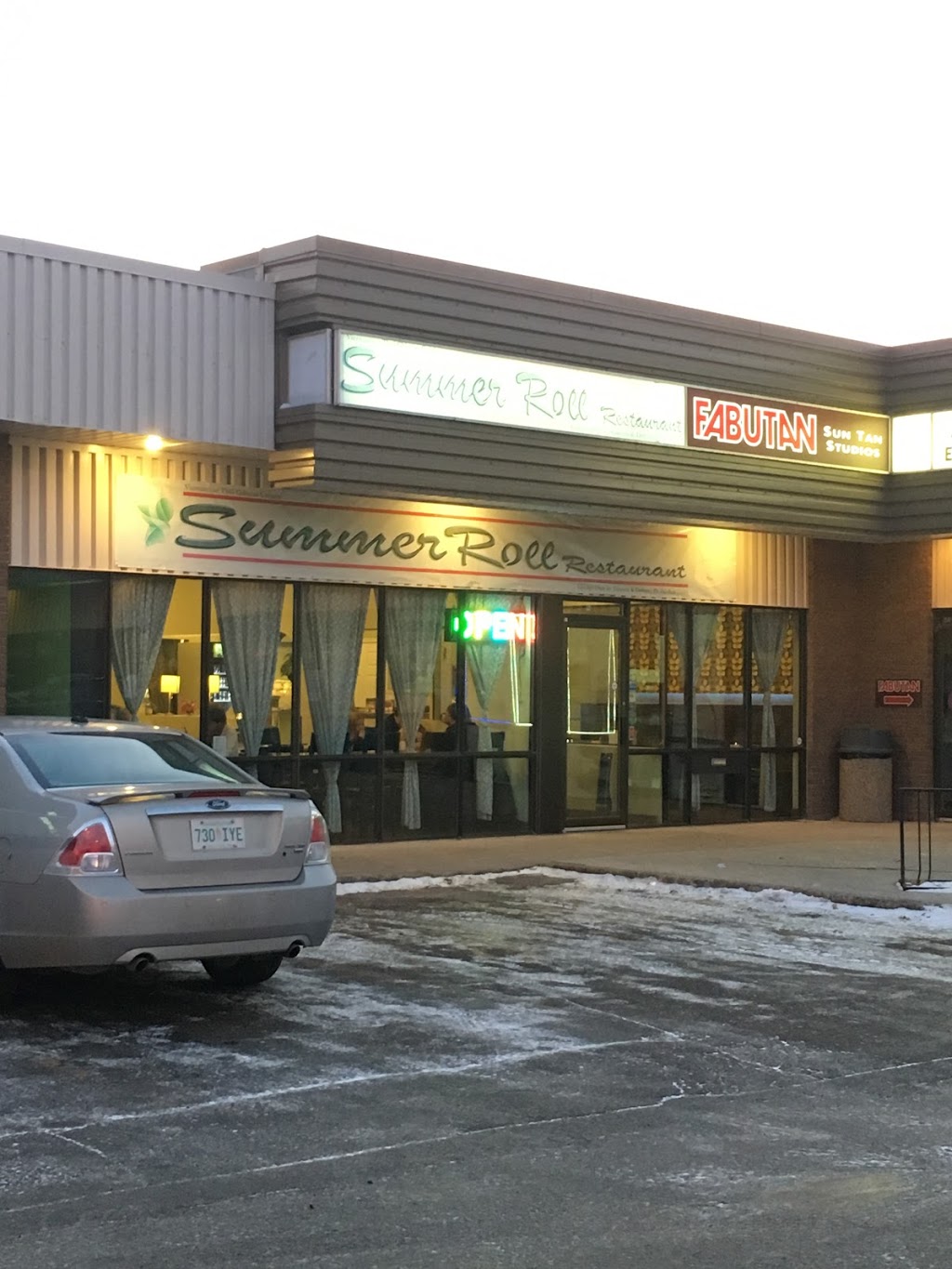 Summer Roll Restaurant | 234 Primrose Dr, Saskatoon, SK S7K 6Y6, Canada | Phone: (306) 242-7655