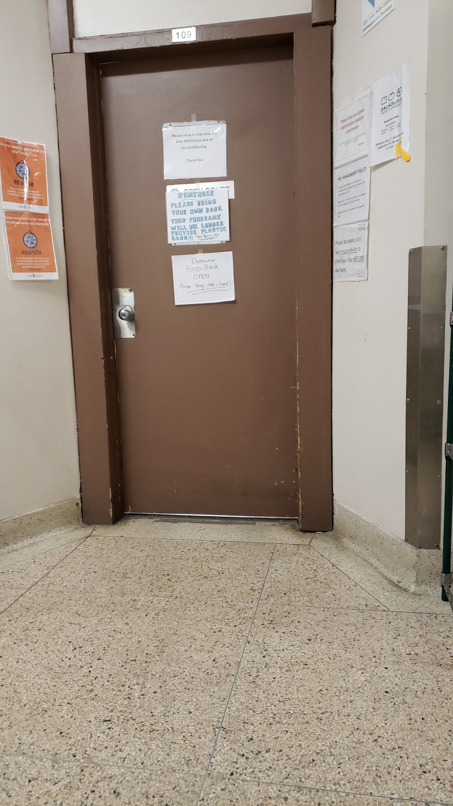 Dalhousie Food Cupboard | 211 Bronson Ave #107, Ottawa, ON K1R 6H5, Canada | Phone: (613) 230-3982