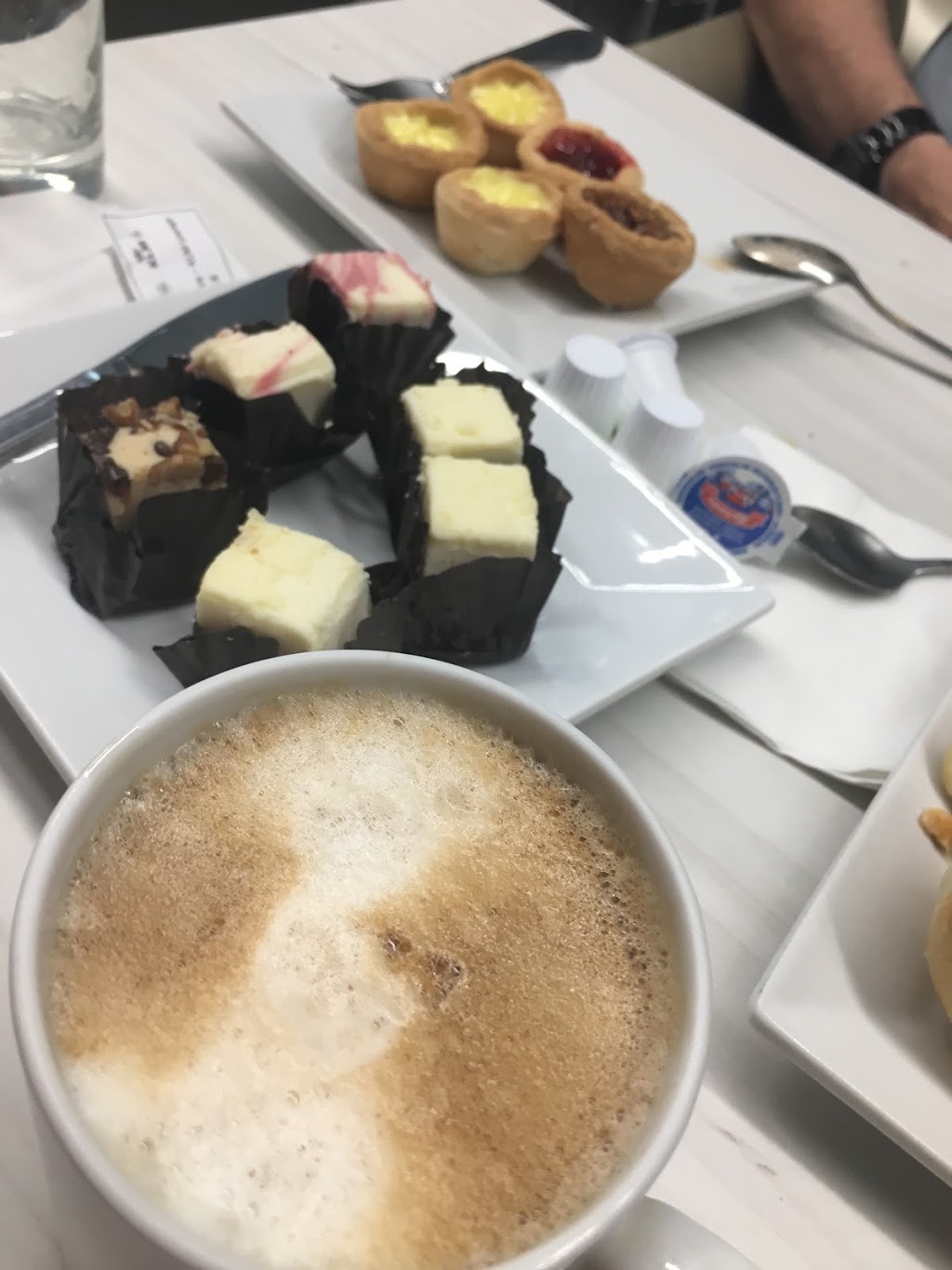 Air France-KLM lounge | Silver Dart Dr, Mississauga, ON L4W 1S9, Canada