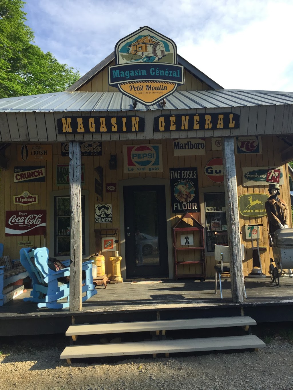 Magasin Général Petit Moulin | 168 Chem. des Valois, Sainte-Marcelline-de-Kildare, QC J0K 2Y0, Canada | Phone: (450) 883-0905
