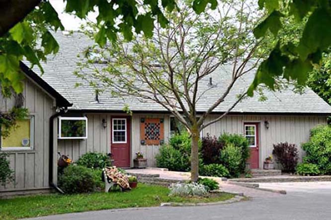 Quilters Cupboard | 202 Brock St E, Uxbridge, ON L9P 1R3, Canada | Phone: (905) 862-0666