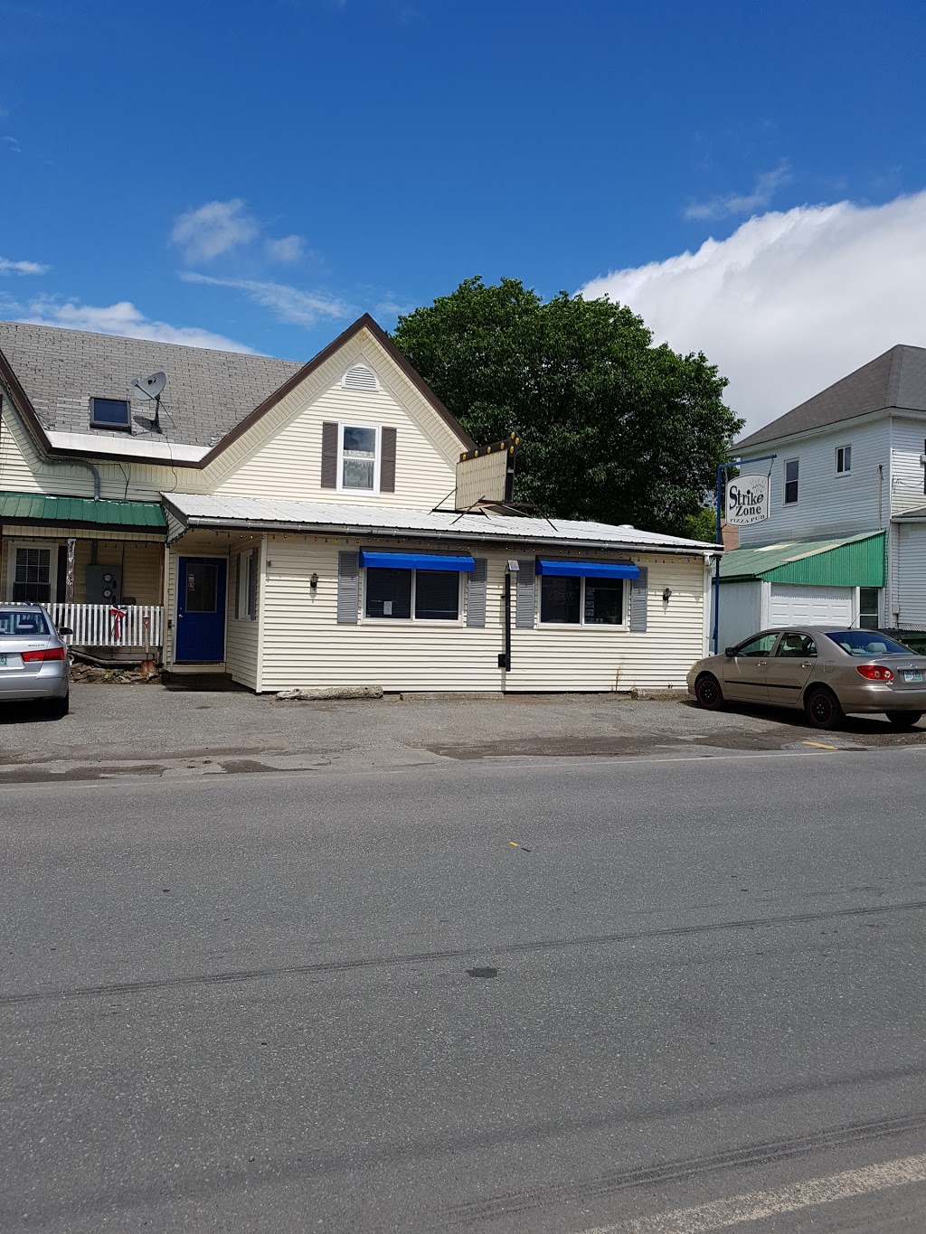 Strike Zone Pizza Pub & Bowling | 19 Park St, Colebrook, NH 03576, USA | Phone: (603) 237-4836