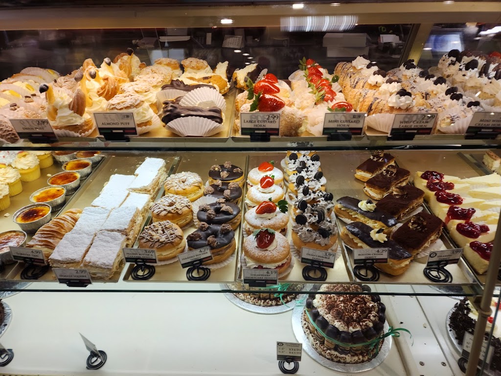 Angelo’s Italian Bakery & Market | 755 Wonderland Rd N, London, ON N6H 4L1, Canada | Phone: (519) 473-7772