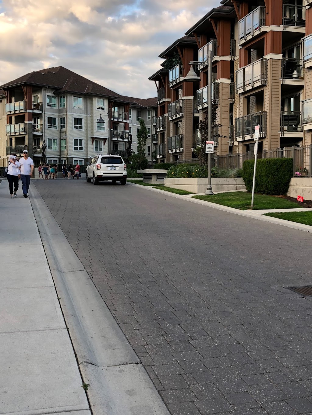 Skye at Waterscapes Vacation Rentals | 1075 Sunset Dr, Kelowna, BC V1Y 9Y9, Canada | Phone: (250) 899-0800